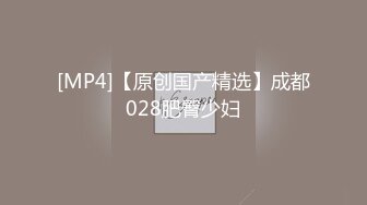 好辣全程露脸丝袜高跟诱惑狼友，淫声荡语撩骚互动，道具抽插骚穴，高潮喷水