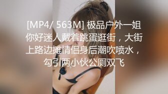 极品身材的美小少妇 上厕所玩手机看毛片 忙的不亦乐乎