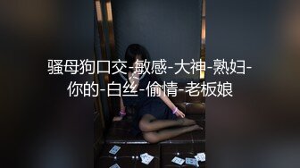 清纯宝妈，刚生完孩子性欲强烈，手指就能扣到高潮，挤奶喊网友来吃，奶滴的床上到处都是！