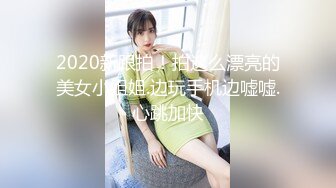 商场女厕全景偷拍浅绿色套装美女的小嫩鲍