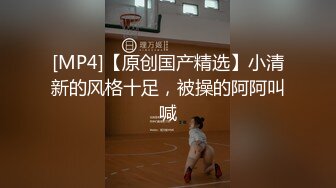 -一家三口其乐融融 儿子在前面不停吃妈妈奶子 爸爸后面艹